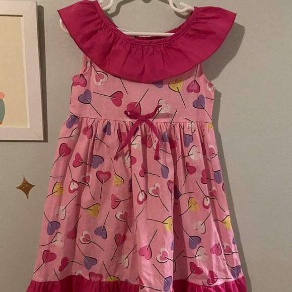 Girls pink ruffle collar heart lollipop dress with bow front • size 5 - Picture 2 of 7